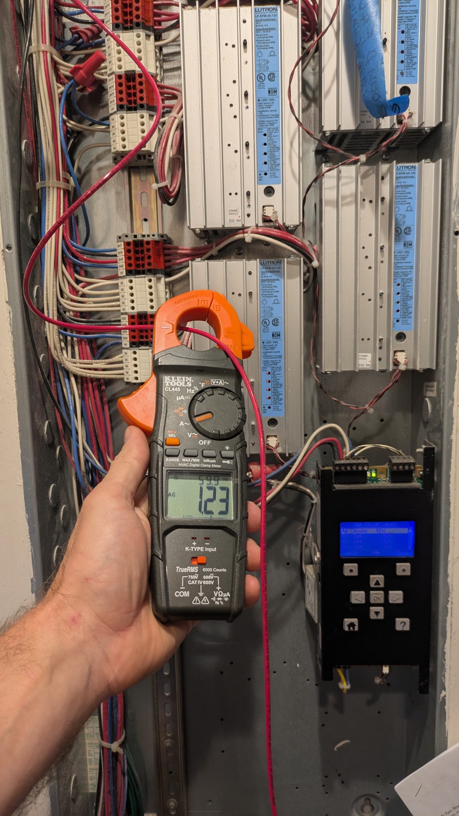 Benrishi Electrical measuring current at a residential panel with a clamp meter