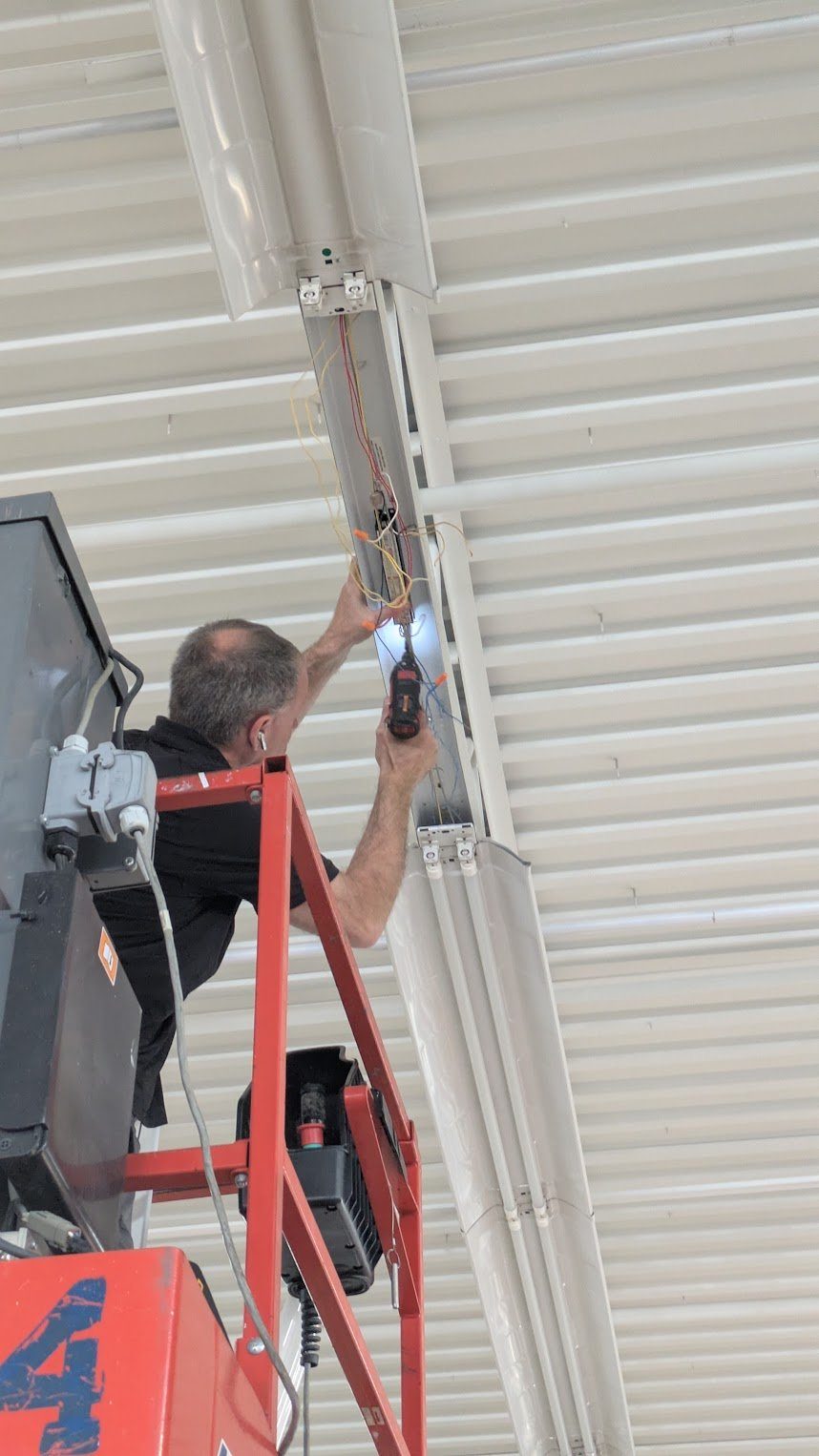 Benrishi Electrical wiring high-bay lighting from a lift in a commercial building